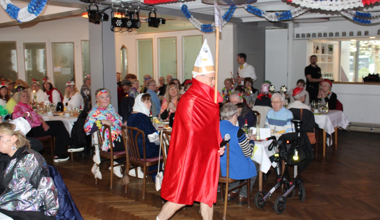 Foto 2 Herbert in Bischofsrobe